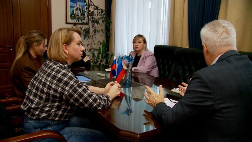 В Краснодоне обсудили возможное открытие медиашколы в следующем году В Краснодоне обсудили возможное открытие медиашколы в следующем году