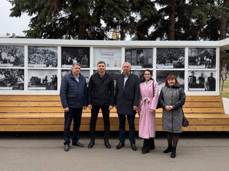 Андрей Губарев: В парке Щорса стартовала уличная выставка "Театральная площадь" Андрей Губарев: В парке Щорса стартовала уличная выставка "Театральная площадь"