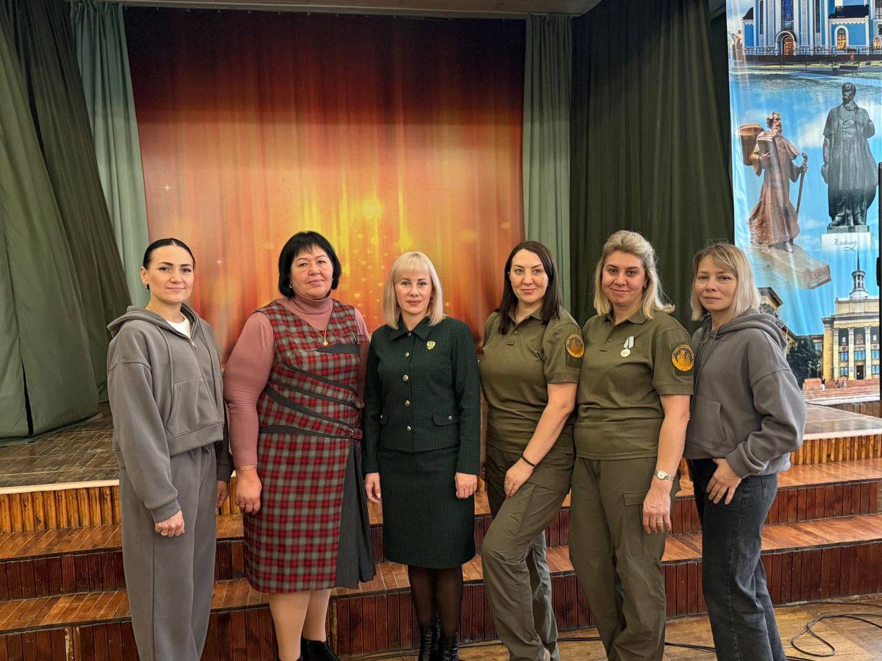 Инна Швенк: В ГУ ЛНР «Луганская гимназия N 30 имени Н.Т. Фесенко», в честь Дня Народного Единства, состоялся торжественный концерт, оставивший в сердцах зрителей искру радости и гордости Инна Швенк: В ГУ ЛНР «Луганская гимназия N 30 имени Н.Т. Фесенко», в честь Дня Народного Единства, состоялся торжественный концерт, оставивший в сердцах зрителей искру радости и гордости