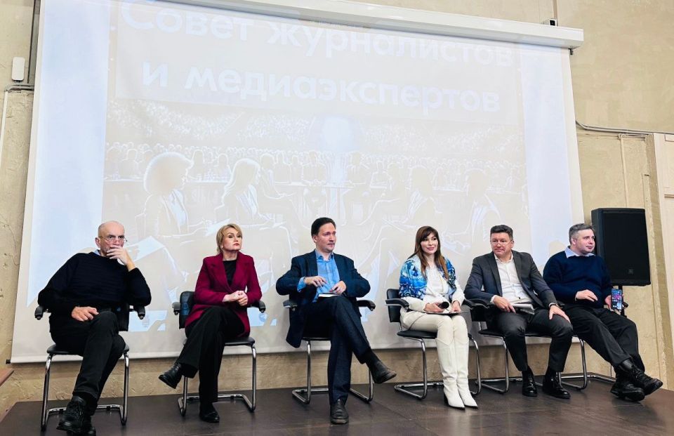 Главный художественный руководитель ГТРК ЛНР, сопредседатель Совета журналистов и медиаэкспертов России, доцент ЛГПУ Леонард Свидовсков принял участие в Ежегодном Съезде Совета в Москве Главный художественный руководитель ГТРК ЛНР, сопредседатель Совета журналистов и медиаэкспертов России, доцент ЛГПУ Леонард Свидовсков принял участие в Ежегодном Съезде Совета в Москве