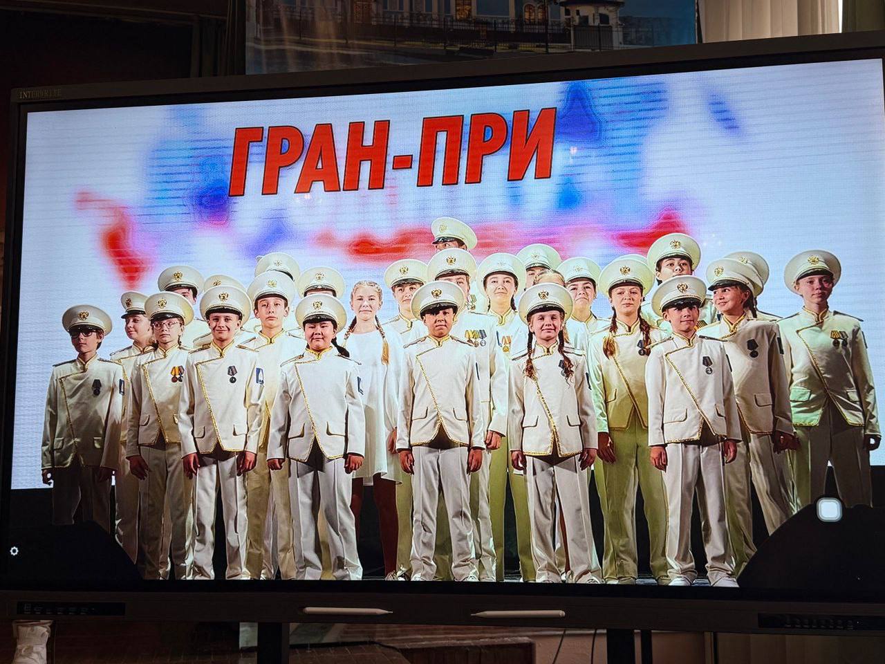 Инна Швенк: В ГУ ЛНР «Луганская гимназия N 30 имени Н.Т. Фесенко», в честь Дня Народного Единства, состоялся торжественный концерт, оставивший в сердцах зрителей искру радости и гордости