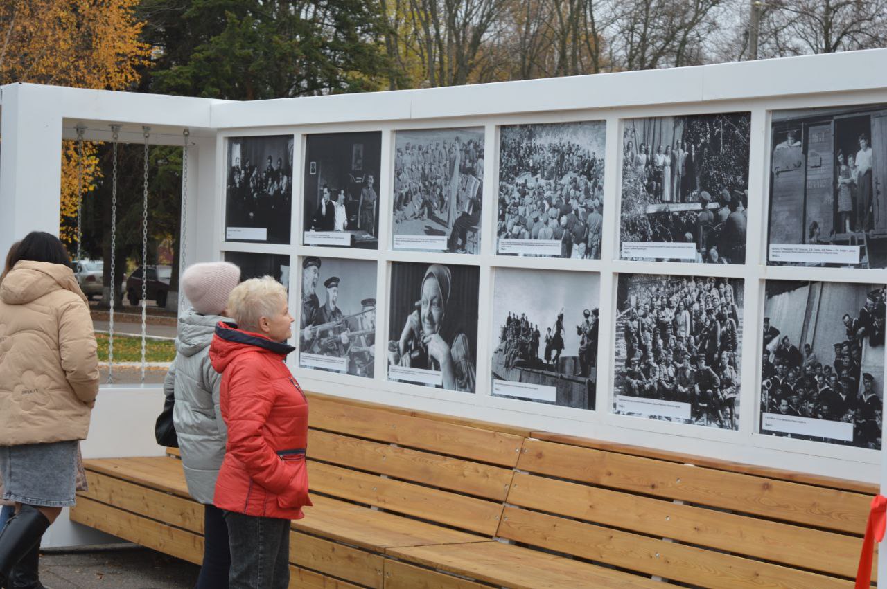 В посёлке Белокуракино состоялось торжественное открытие арт-объекта "Театральная площадь" В посёлке Белокуракино состоялось торжественное открытие арт-объекта "Театральная площадь"