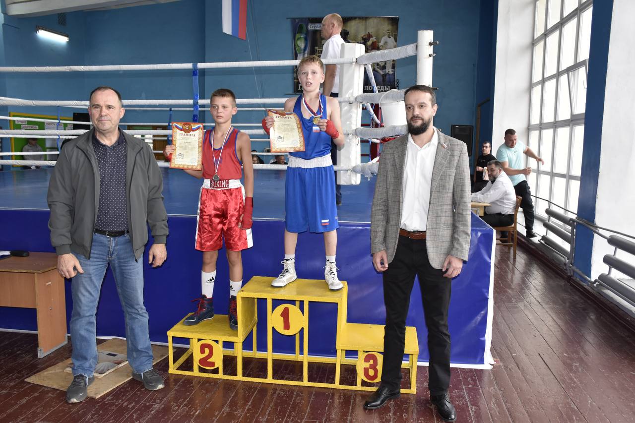 На базе Краснолучского комплекса спортивных сооружений при поддержке Администрации ГО город Красный Луч и проекта «Детский спорт» состоялись значимые спортивные события – Открытое первенство по боксу Краснолучской... На базе Краснолучского комплекса спортивных сооружений при поддержке Администрации ГО город Красный Луч и проекта «Детский спорт» состоялись значимые спортивные события – Открытое первенство по боксу Краснолучской...