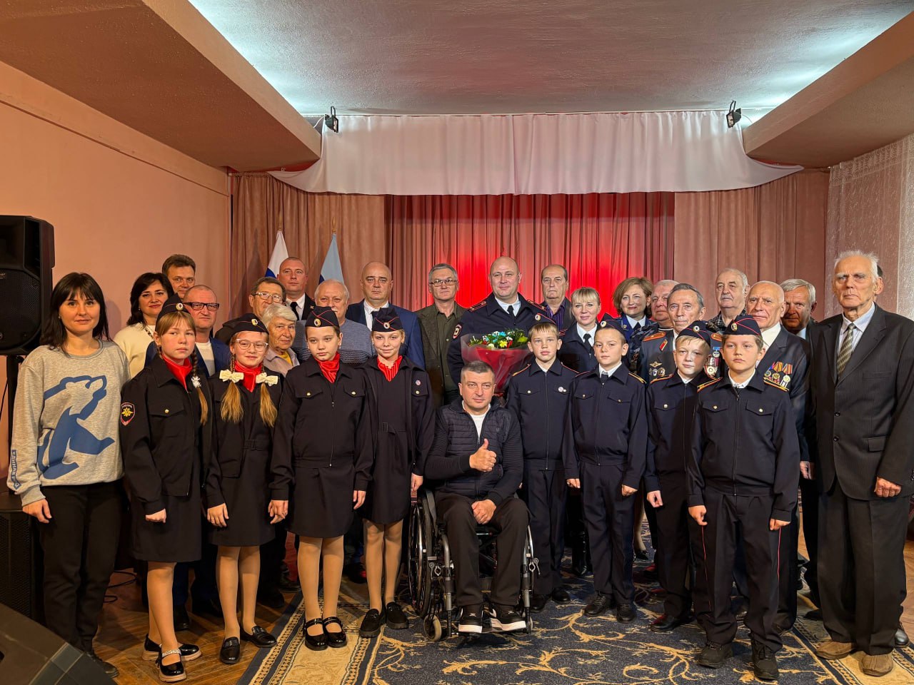 В преддверии Дня сотрудника органов внутренних дел Российской Федерации в Краснолучском Дворце культуры им.В.И.Ленина состоялся праздничный концерт В преддверии Дня сотрудника органов внутренних дел Российской Федерации в Краснолучском Дворце культуры им.В.И.Ленина состоялся праздничный концерт