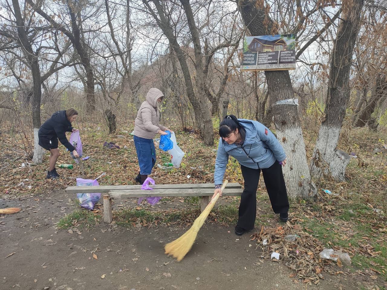 Активисты партийного проекта "Чистая страна" провели субботник в пгт.Софиевский Активисты партийного проекта "Чистая страна" провели субботник в пгт.Софиевский