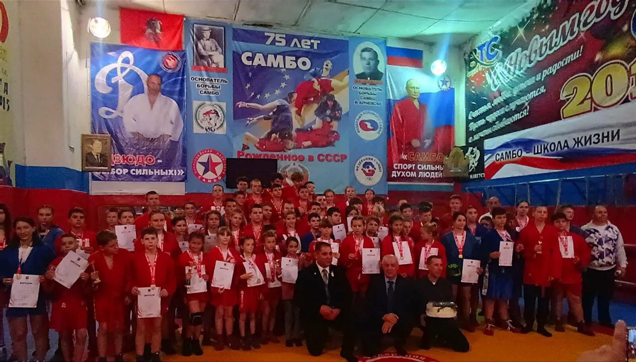 В рамках проекта "Самбо - школа жизни!" победителя Фонда президентских грантов, учащиеся школьного спортивного клуба Ясеновской гимназии им. Ю. В. Стеценко приняли участие в Открытых городских соревнованиях города Алчевска... В рамках проекта "Самбо - школа жизни!" победителя Фонда президентских грантов, учащиеся школьного спортивного клуба Ясеновской гимназии им. Ю. В. Стеценко приняли участие в Открытых городских соревнованиях города Алчевска...