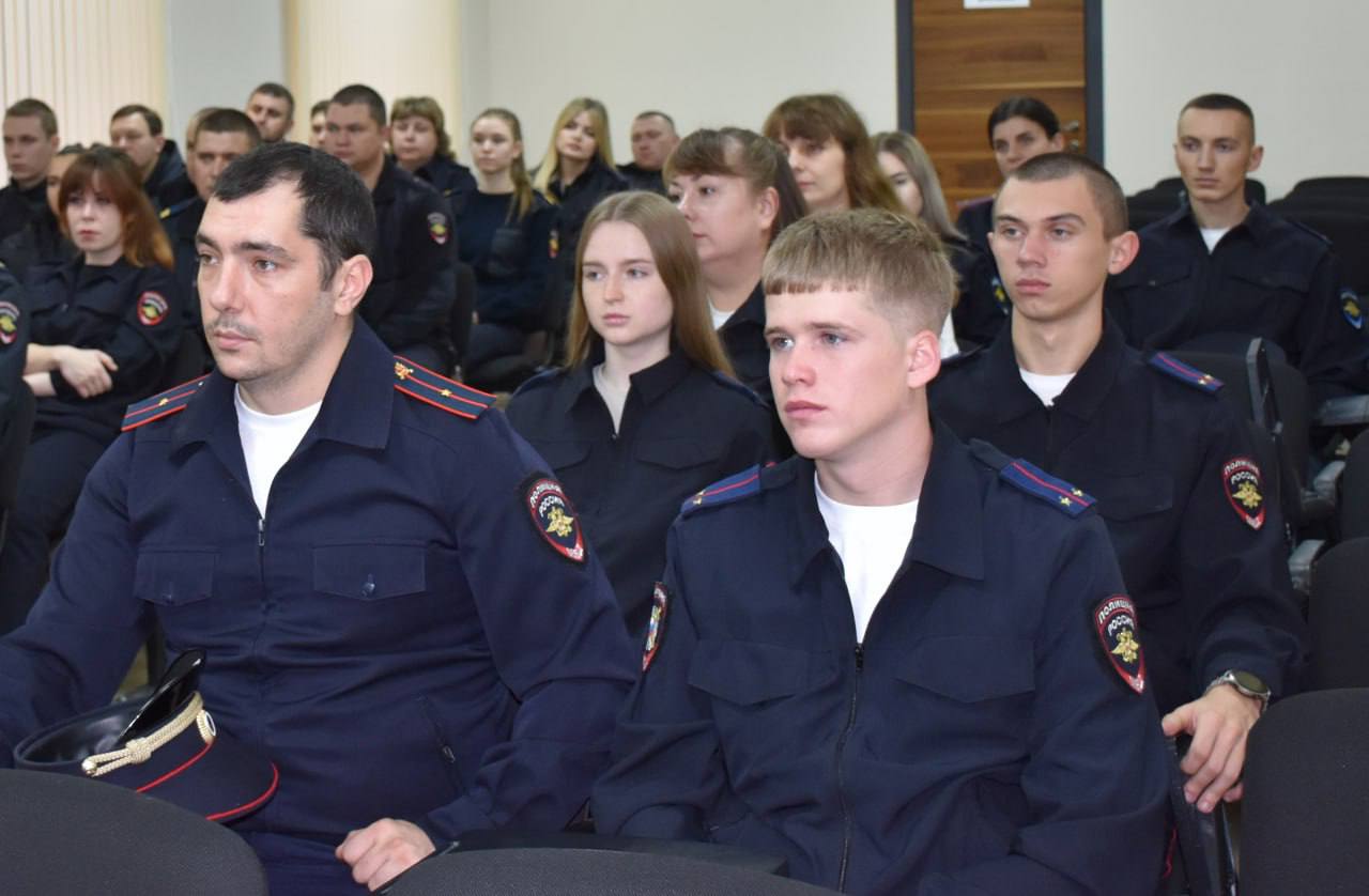 111Антрацитовские правоохранители провели встречу с молодыми сотрудниками органов внутренних дел 111Антрацитовские правоохранители провели встречу с молодыми сотрудниками органов внутренних дел