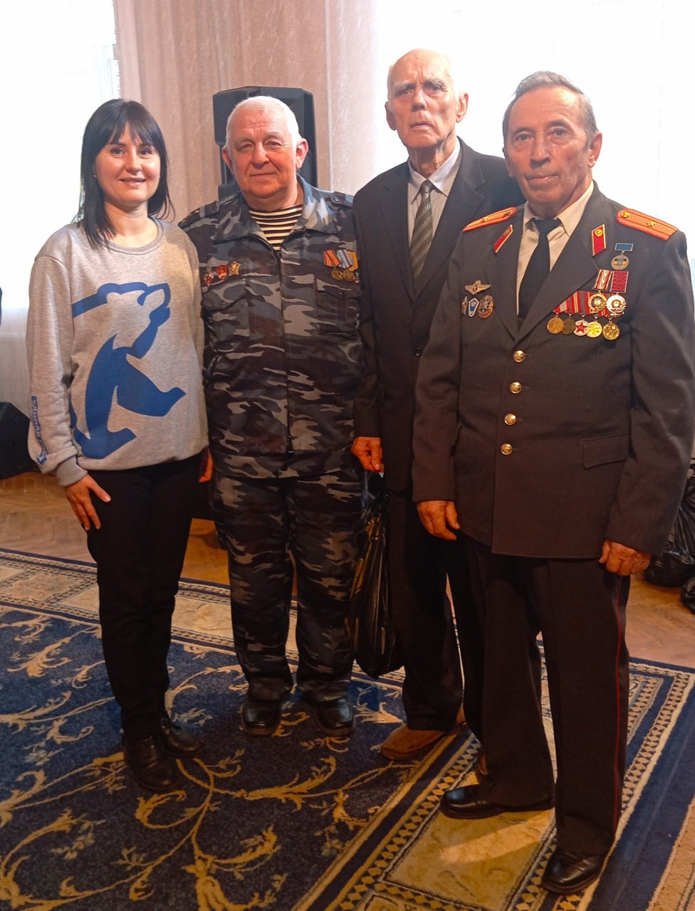 В преддверии Дня сотрудника органов внутренних дел Российской Федерации в Краснолучском Дворце культуры им.В.И.Ленина состоялся праздничный концерт В преддверии Дня сотрудника органов внутренних дел Российской Федерации в Краснолучском Дворце культуры им.В.И.Ленина состоялся праздничный концерт