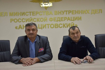 111Антрацитовские правоохранители провели встречу с молодыми сотрудниками органов внутренних дел