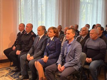 В преддверии Дня сотрудника органов внутренних дел Российской Федерации в Краснолучском Дворце культуры им.В.И.Ленина состоялся праздничный концерт