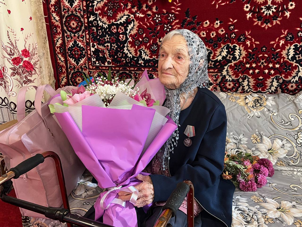 Поздравление ветерана труда с 95-летием Поздравление ветерана труда с 95-летием