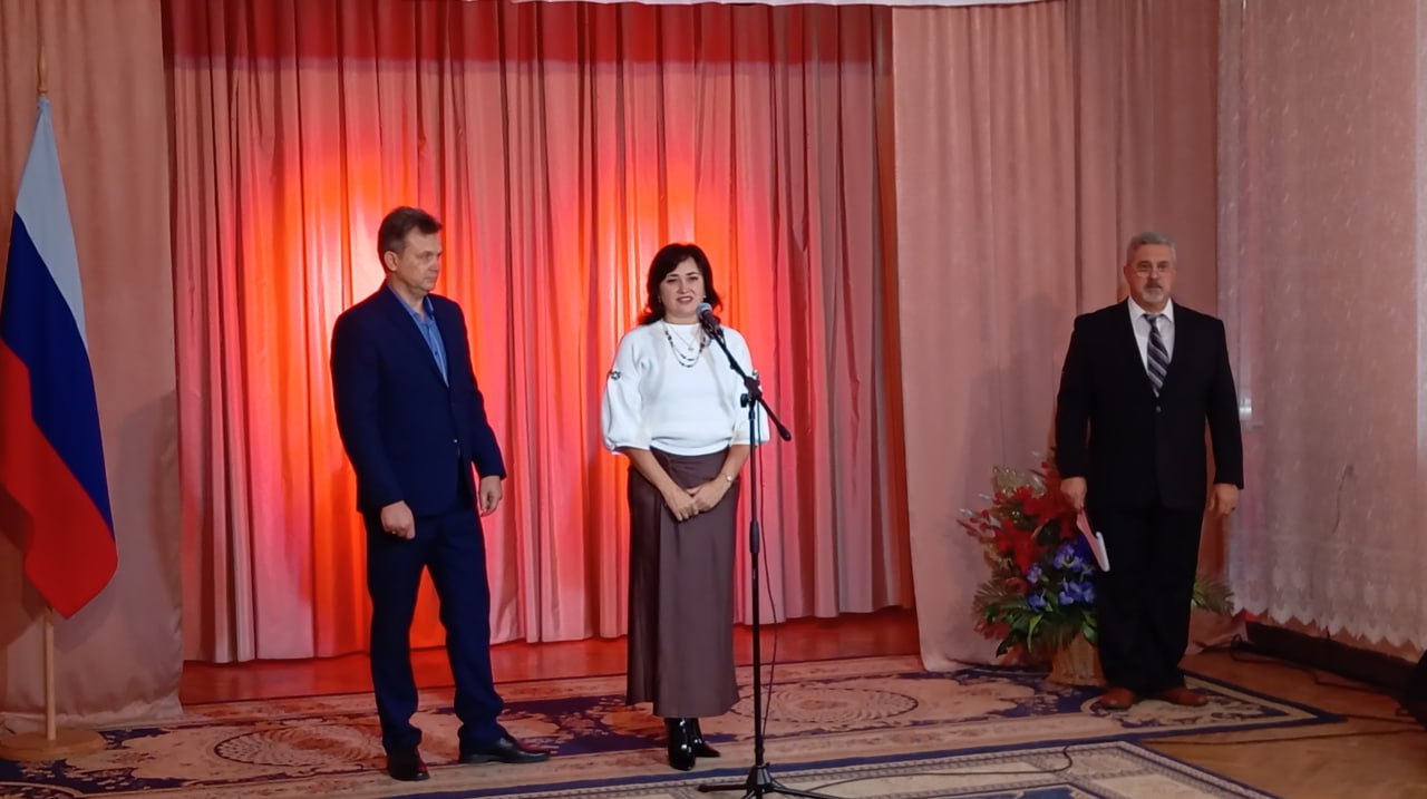 В преддверии Дня сотрудника органов внутренних дел Российской Федерации в Краснолучском Дворце культуры им.В.И.Ленина состоялся праздничный концерт В преддверии Дня сотрудника органов внутренних дел Российской Федерации в Краснолучском Дворце культуры им.В.И.Ленина состоялся праздничный концерт