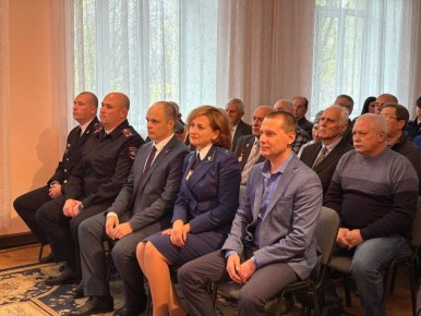 В преддверии Дня сотрудника органов внутренних дел Российской Федерации в Краснолучском Дворце культуры им.В.И.Ленина состоялся праздничный концерт