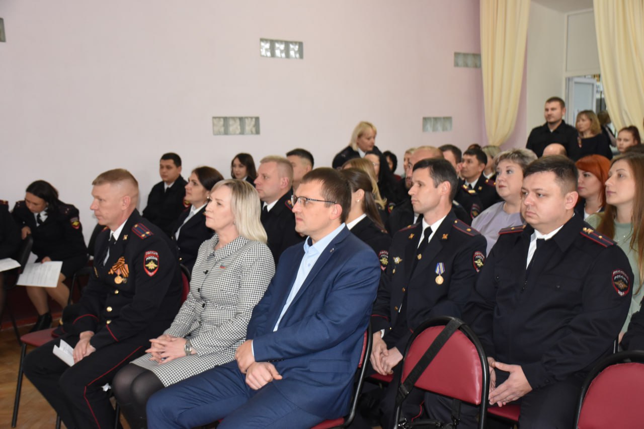 111111 В Брянке прошло торжественное мероприятие по случаю Дня сотрудника ОВД 111111 В Брянке прошло торжественное мероприятие по случаю Дня сотрудника ОВД