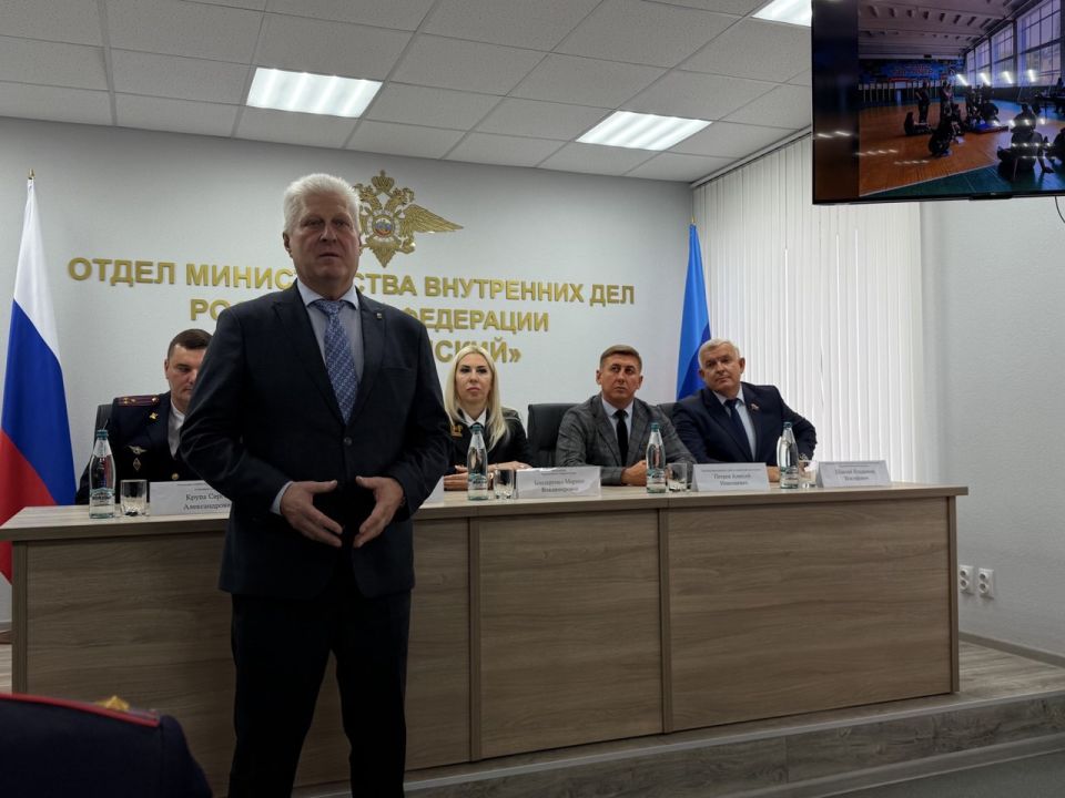 Сергей Козенко: В День сотрудника органов внутренних дел Российской Федерации выразил искренние поздравления личному составу отдела Министерства внутренних дел Российской Федерации «Краснодонский» Сергей Козенко: В День сотрудника органов внутренних дел Российской Федерации выразил искренние поздравления личному составу отдела Министерства внутренних дел Российской Федерации «Краснодонский»