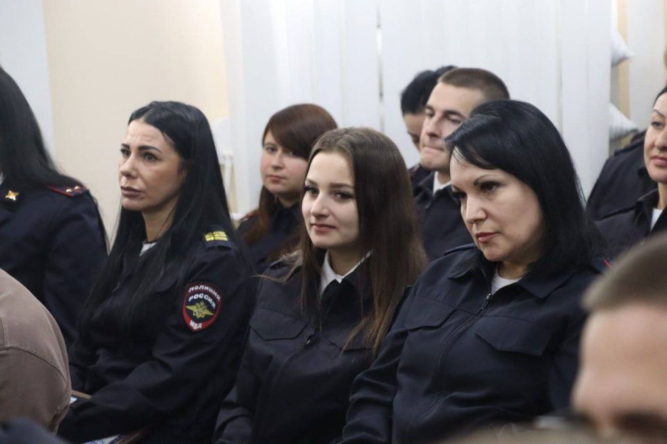 «Служу России!» — в Северодонецке поздравили сотрудников и ветеранов органов внутренних дел «Служу России!» — в Северодонецке поздравили сотрудников и ветеранов органов внутренних дел