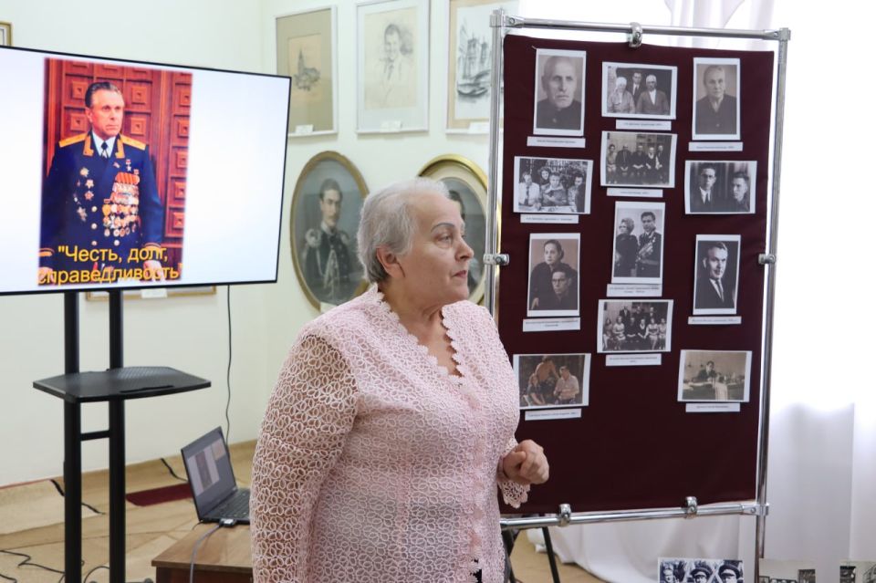 В Стаханове почтили память Николая Щёлокова — нашего знаменитого земляка В Стаханове почтили память Николая Щёлокова — нашего знаменитого земляка