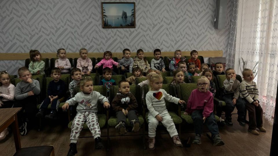 Воспитатели и дети детского сада «Матрешка» посетили Лутугинскую музыкальную школу и познакомились с миром музыки Воспитатели и дети детского сада «Матрешка» посетили Лутугинскую музыкальную школу и познакомились с миром музыки