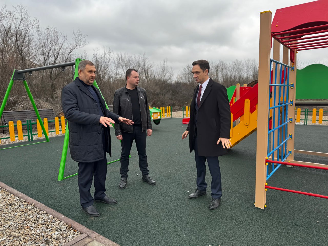 Евгений Бондарь: В Волнухино проверили ход благоустройства нового общественного пространства Евгений Бондарь: В Волнухино проверили ход благоустройства нового общественного пространства