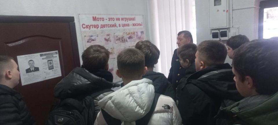 Профессиографическая экскурсия молодёжного клуба «Новое поколение» состоялась в Славяносербске Профессиографическая экскурсия молодёжного клуба «Новое поколение» состоялась в Славяносербске