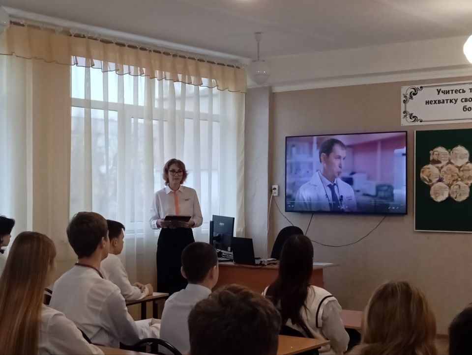 В рамках курса внеурочной деятельности «Разговоры о важном» советник директора по воспитанию Елена Кулинко провела занятие для обучающихся 10 - 11 классов, тема которого — «Селекция и генетика. К 170-летию со дня рождения... В рамках курса внеурочной деятельности «Разговоры о важном» советник директора по воспитанию Елена Кулинко провела занятие для обучающихся 10 - 11 классов, тема которого — «Селекция и генетика. К 170-летию со дня рождения...