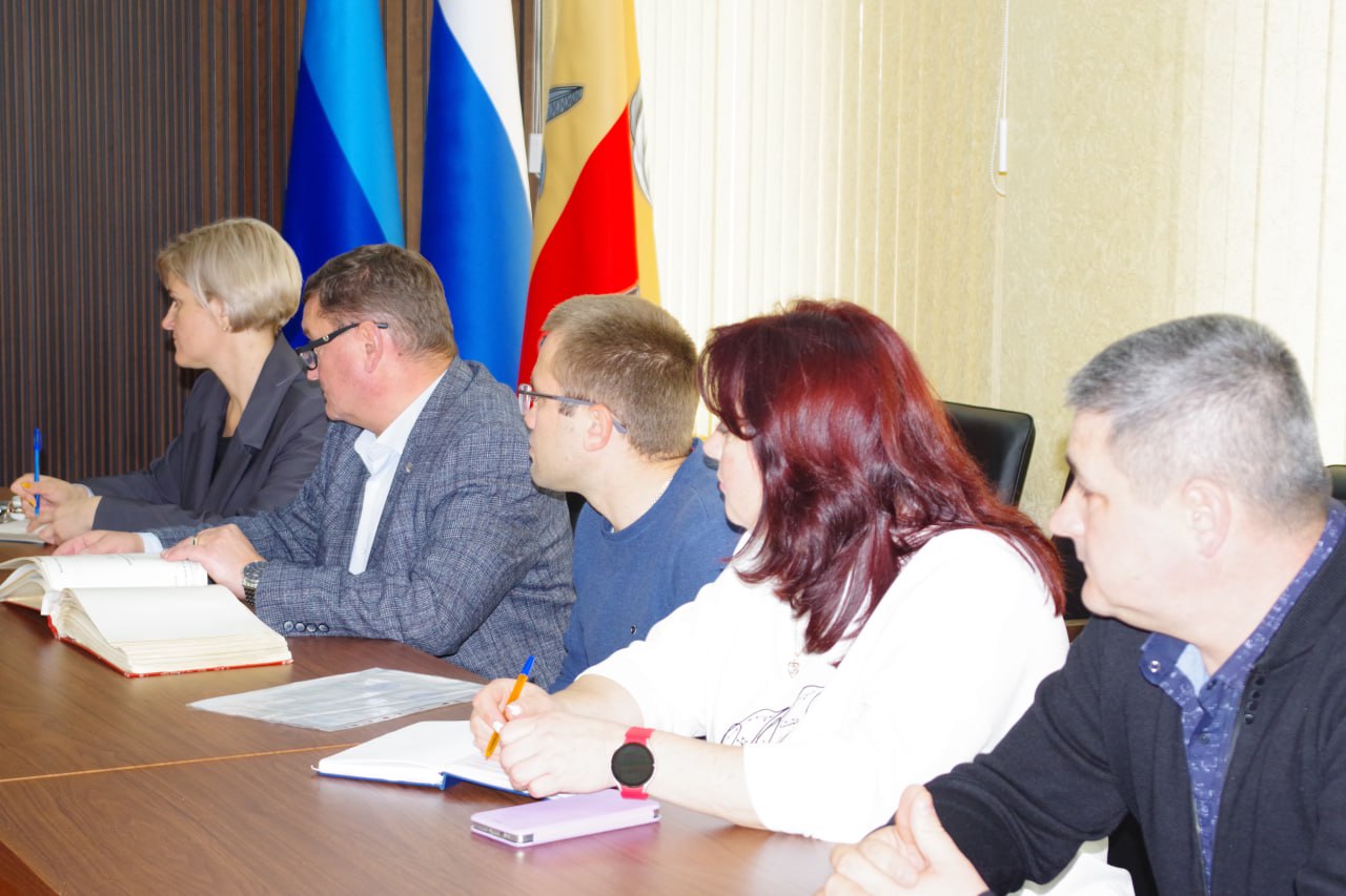 В администрации состоялась важная рабочая встреча с представителями дорожных ведомств шеф-регионов В администрации состоялась важная рабочая встреча с представителями дорожных ведомств шеф-регионов