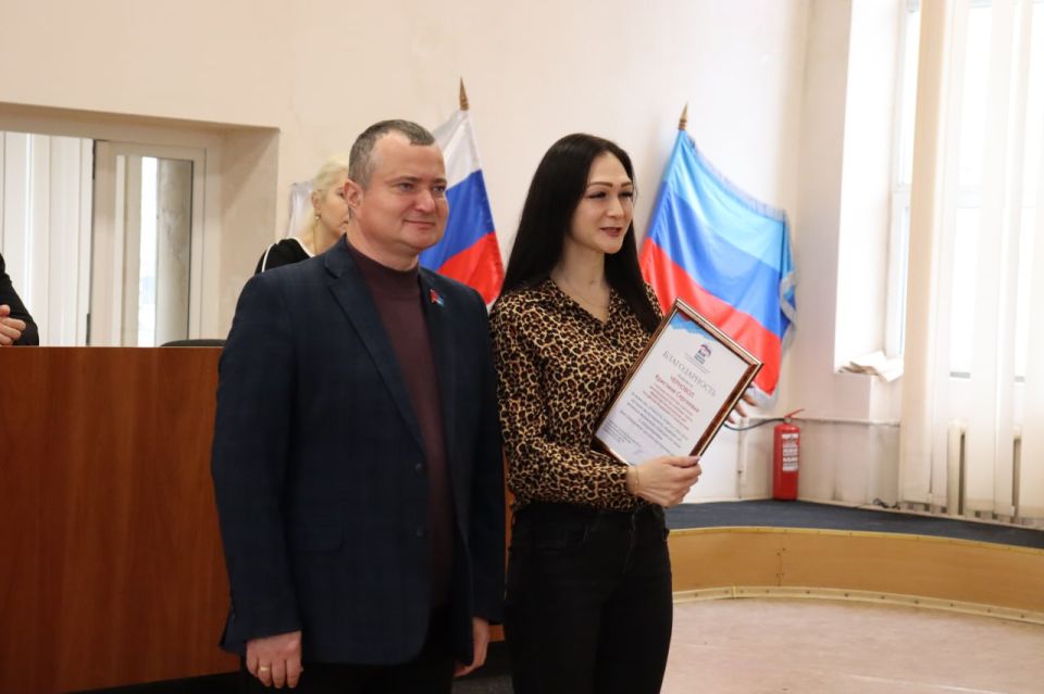 Единороссы поздравили сотрудников органов внутренних дел РФ с профессиональным праздником Единороссы поздравили сотрудников органов внутренних дел РФ с профессиональным праздником