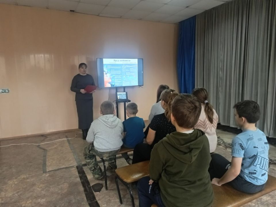 В Веселоторасовском сельском клубе состоялась профилактическая беседа для подростков «Осторожно-вейпинг» В Веселоторасовском сельском клубе состоялась профилактическая беседа для подростков «Осторожно-вейпинг»