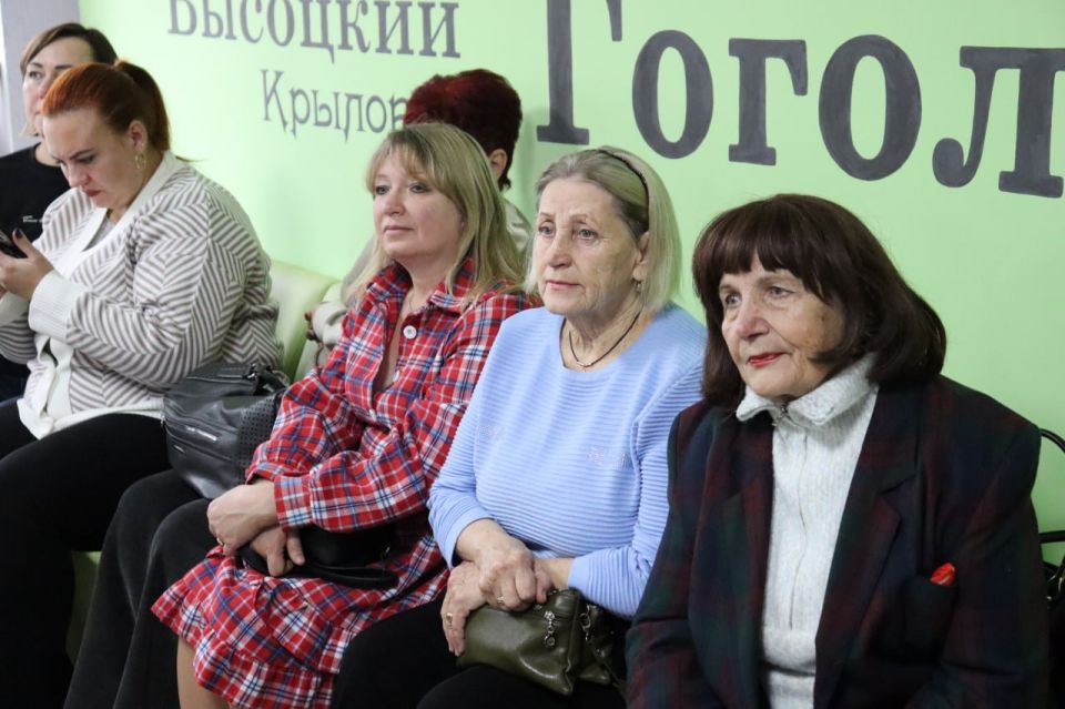 Продолжение поэтического моста: встреча с Юрием Перминовым в Центральной библиотеке Стаханова Продолжение поэтического моста: встреча с Юрием Перминовым в Центральной библиотеке Стаханова