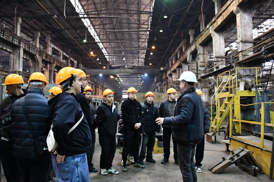 «Выбирай свое»: На «ЛУГАМАШе» прошла экскурсия для будущих сварщиков «Выбирай свое»: На «ЛУГАМАШе» прошла экскурсия для будущих сварщиков
