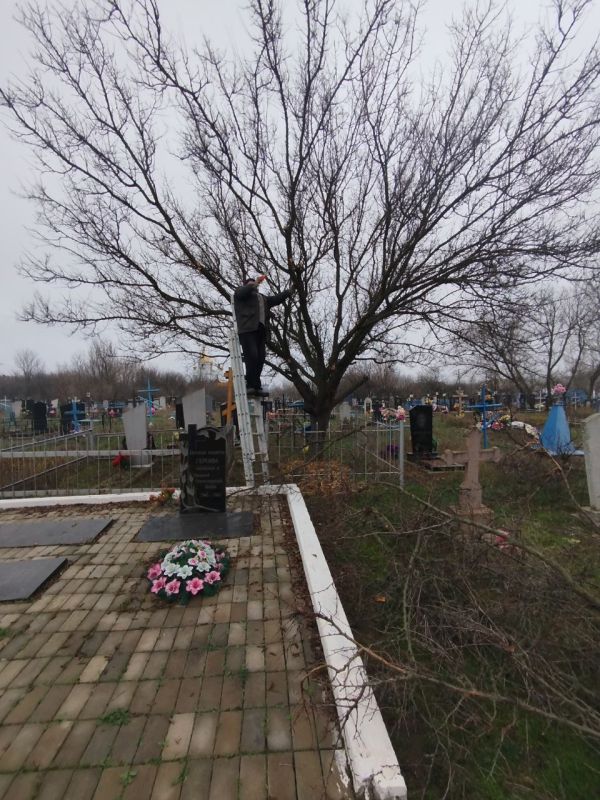 МУП "СКАТ" и сотрудники ООЖ Благовка продолжают работу по наведению порядка на территориях кладбищ городского округа МУП "СКАТ" и сотрудники ООЖ Благовка продолжают работу по наведению порядка на территориях кладбищ городского округа
