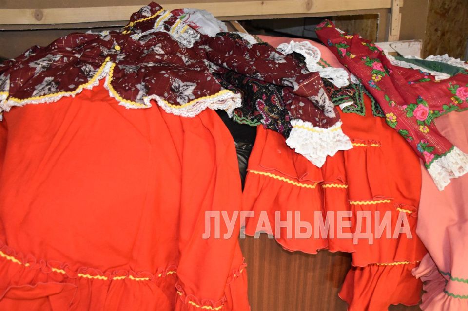 Костюмерная Краснодонского городского Дворца культуры пополнилась сценическими костюмами Костюмерная Краснодонского городского Дворца культуры пополнилась сценическими костюмами