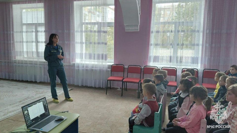 Правила безопасности должны знать все - от мала до велика! Правила безопасности должны знать все - от мала до велика!
