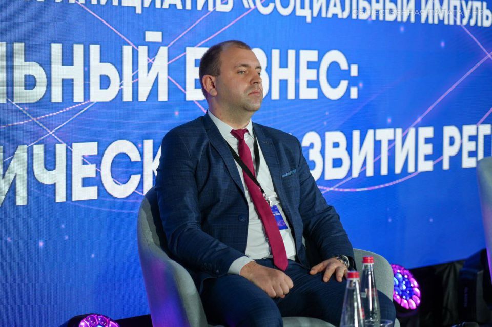 После торжественного открытия форума стартовала пленарная сессия «Гражданское общество — основа развития Луганска» После торжественного открытия форума стартовала пленарная сессия «Гражданское общество — основа развития Луганска»