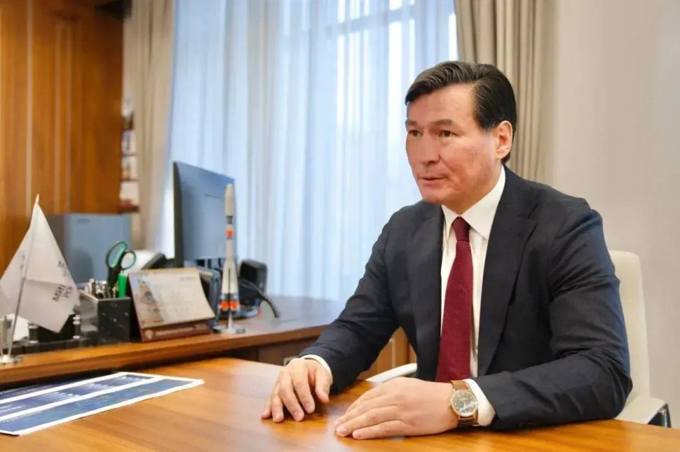 Глава Минстроя России Ирек Файзуллин провел рабочую встречу с Главой Республики Калмыкии Бату Хасиковым Глава Минстроя России Ирек Файзуллин провел рабочую встречу с Главой Республики Калмыкии Бату Хасиковым