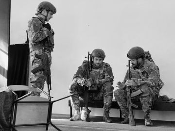 В Крымском государственном театре юного зрителя готовятся к премьерному спектаклю «Фуга ля минор» по пьесе драматурга из Луганска, участника специальной военной операции Артёма Малахова