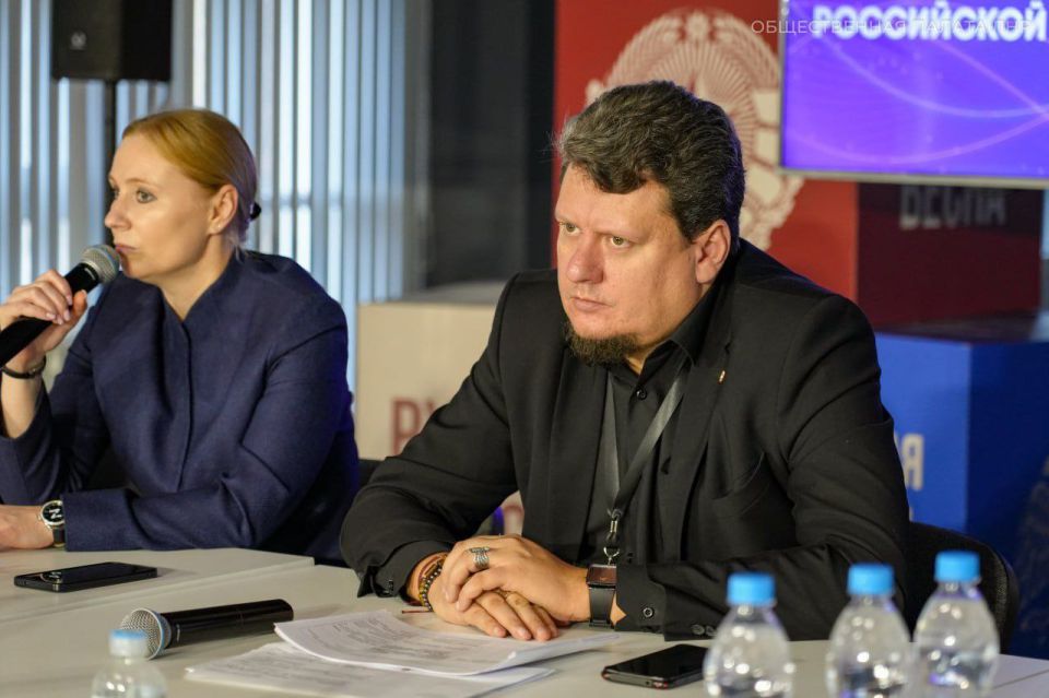 На форуме социального предпринимательства и гражданских инициатив состоялось расширенное заседание Общественной палаты ЛНР На форуме социального предпринимательства и гражданских инициатив состоялось расширенное заседание Общественной палаты ЛНР
