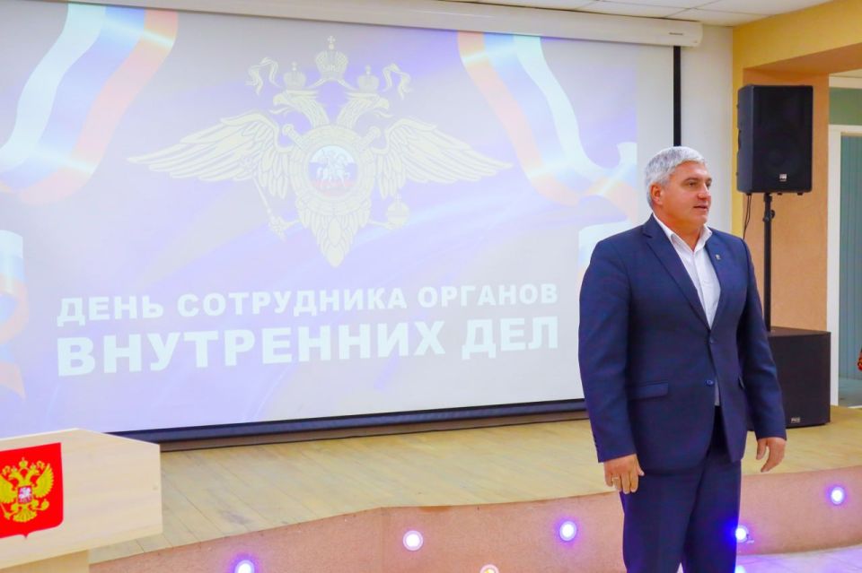 10 ноября в Беловодском районном доме культуры состоялись торжества и праздничный концерт ко Дню сотрудника органов внутренних дел «Незримый бой» 10 ноября в Беловодском районном доме культуры состоялись торжества и праздничный концерт ко Дню сотрудника органов внутренних дел «Незримый бой»