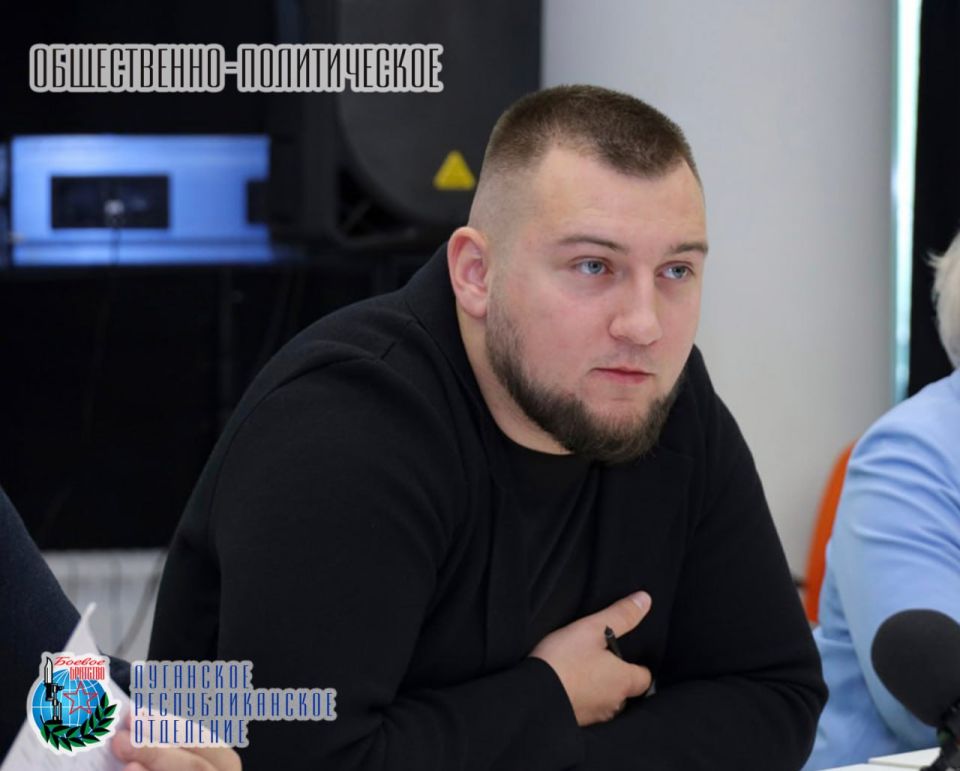 22 октября в луганском Доме молодежи прошло рабочее совещание Социального Комитета, в рамках которого были рассмотрены проблемные вопросы в сфере молодежной политики 22 октября в луганском Доме молодежи прошло рабочее совещание Социального Комитета, в рамках которого были рассмотрены проблемные вопросы в сфере молодежной политики