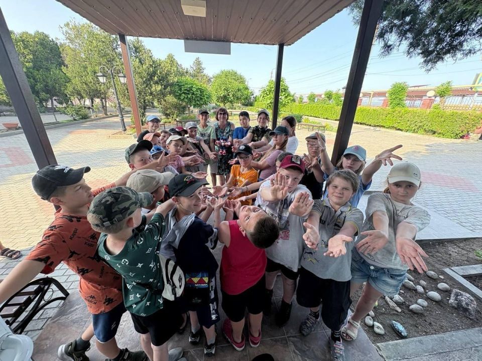 Алтай отправит на морской отдых около 400 ребят из ЛНР следующим летом Алтай отправит на морской отдых около 400 ребят из ЛНР следующим летом
