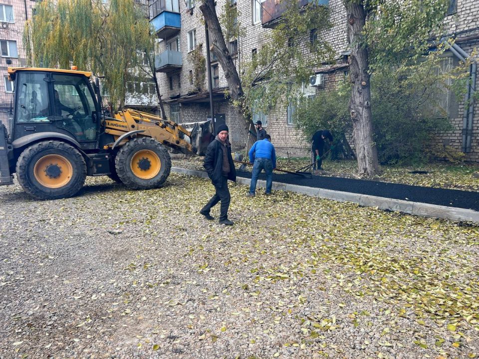 В рамках плана ремонта дорог Краснодонского муниципального округа на 2025 год продолжаются работы по обновлению участка внутриквартальной дороги по адресу: г. Краснодон, ул. Микроцентр, 1. Эти меры направлены на повышение... В рамках плана ремонта дорог Краснодонского муниципального округа на 2025 год продолжаются работы по обновлению участка внутриквартальной дороги по адресу: г. Краснодон, ул. Микроцентр, 1. Эти меры направлены на повышение...