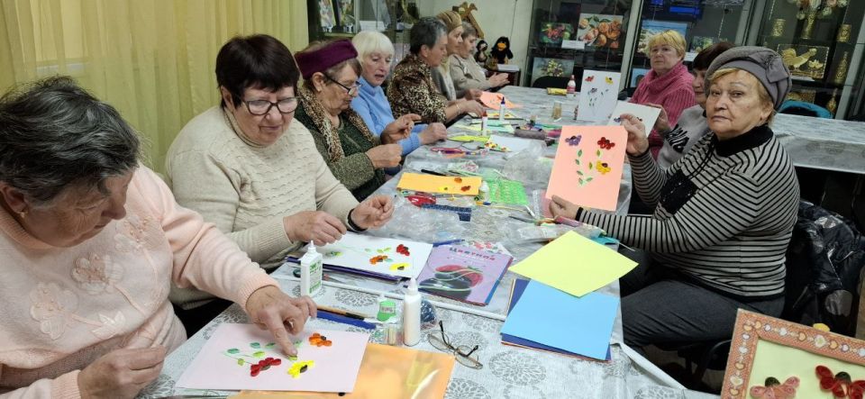 В Красном Луче прошёл мастер-класс для слушателей Университета третьего возраста В Красном Луче прошёл мастер-класс для слушателей Университета третьего возраста