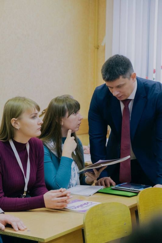 В рамках форума «Мост единства» делегация учителей из Рубежного посетила гимназии № 33 и № 19 в Казани в рамках образовательного трека В рамках форума «Мост единства» делегация учителей из Рубежного посетила гимназии № 33 и № 19 в Казани в рамках образовательного трека