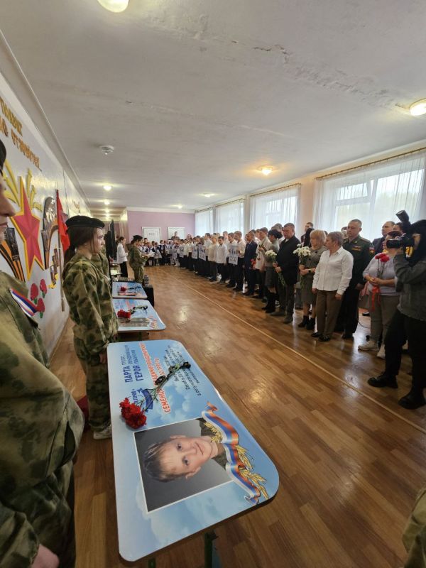 Галина Дуброва: Вместе с депутатом Станично-Луганского муниципального округа Сергеем Кулагиным приняли участие в открытии парт героев в Станично-Луганском воспитательном комплексе с.Валуйское Галина Дуброва: Вместе с депутатом Станично-Луганского муниципального округа Сергеем Кулагиным приняли участие в открытии парт героев в Станично-Луганском воспитательном комплексе с.Валуйское