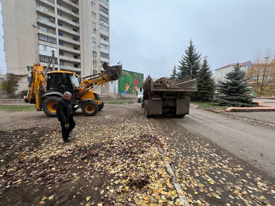 В рамках плана ремонта дорог Краснодонского муниципального округа на 2025 год продолжаются работы по обновлению участка внутриквартальной дороги по адресу: г. Краснодон, ул. Микроцентр, 1. Эти меры направлены на повышение... В рамках плана ремонта дорог Краснодонского муниципального округа на 2025 год продолжаются работы по обновлению участка внутриквартальной дороги по адресу: г. Краснодон, ул. Микроцентр, 1. Эти меры направлены на повышение...