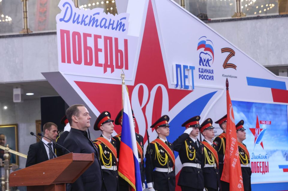 Международная патриотическая акция Единой России «Диктант Победы» вошла в шорт-лист премии «Знание. Премия 2025» Международная патриотическая акция Единой России «Диктант Победы» вошла в шорт-лист премии «Знание. Премия 2025»