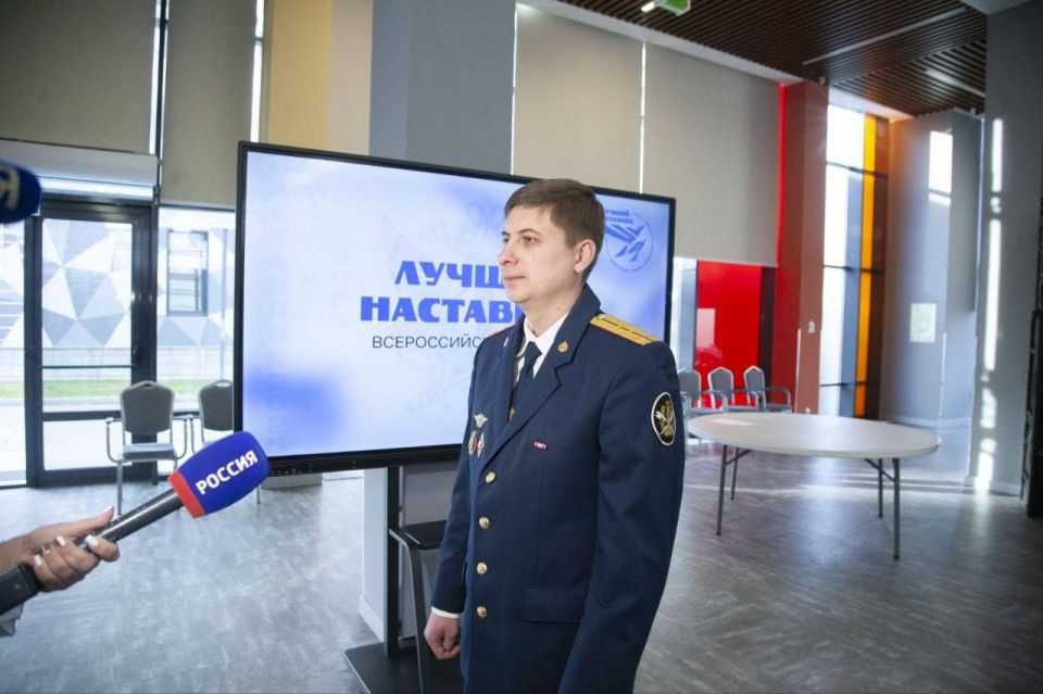 Лучшим наставником уголовно-исполнительной системы стал заместитель начальника отдела по конвоированию УФСИН России по Оренбургской области Денис Мешалов 3 Лучшим наставником уголовно-исполнительной системы стал заместитель начальника отдела по конвоированию УФСИН России по Оренбургской области Денис Мешалов 3