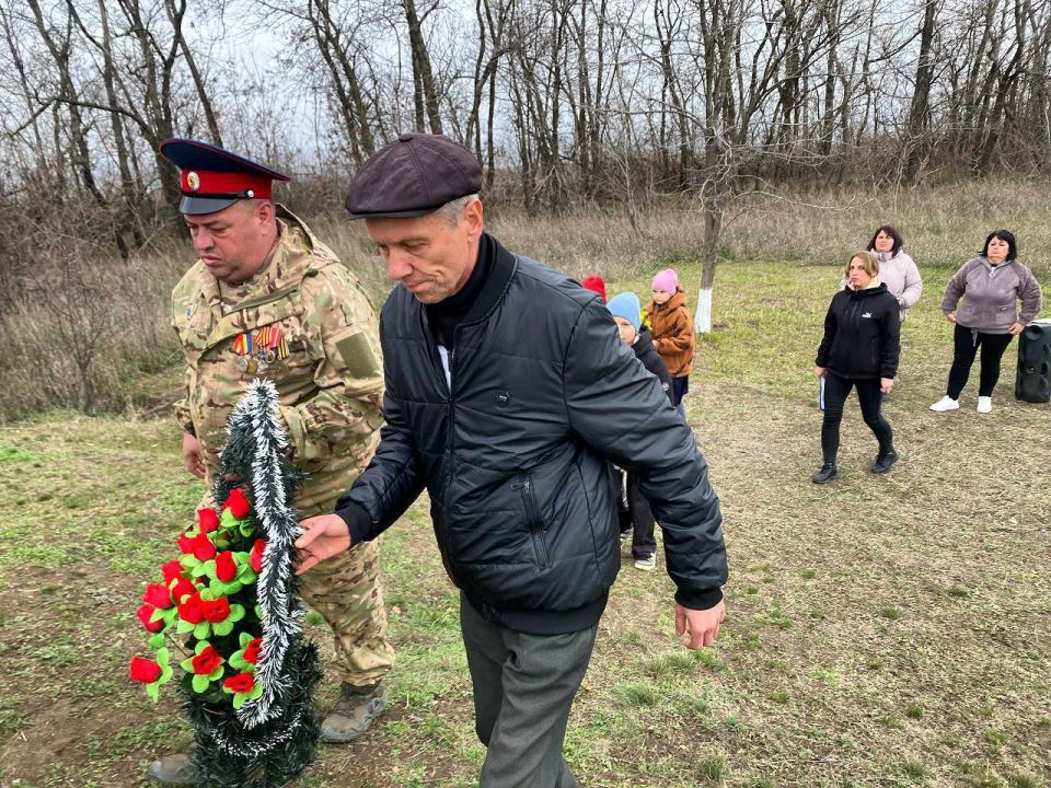 8 ноября исполнилось 84 года со дня героической гибели Хусена Борежевича Андрухаева - Героя Советского Союза - советского журналиста и поэта, сына адыгейского народа, чей подвиг увековечен в истории нашего края и является... 8 ноября исполнилось 84 года со дня героической гибели Хусена Борежевича Андрухаева - Героя Советского Союза - советского журналиста и поэта, сына адыгейского народа, чей подвиг увековечен в истории нашего края и является...