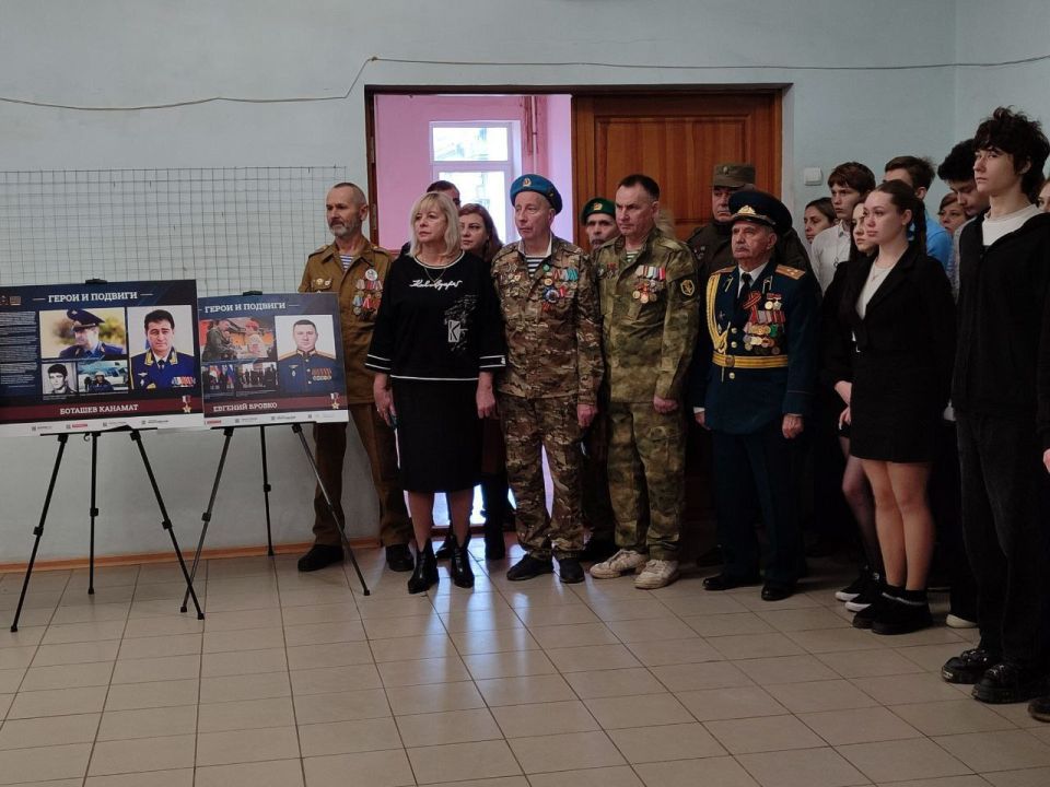 Выставка «Герои и подвиги: Мои земляки – Герои России» побывала в Красном Луче и Алчевске Выставка «Герои и подвиги: Мои земляки – Герои России» побывала в Красном Луче и Алчевске