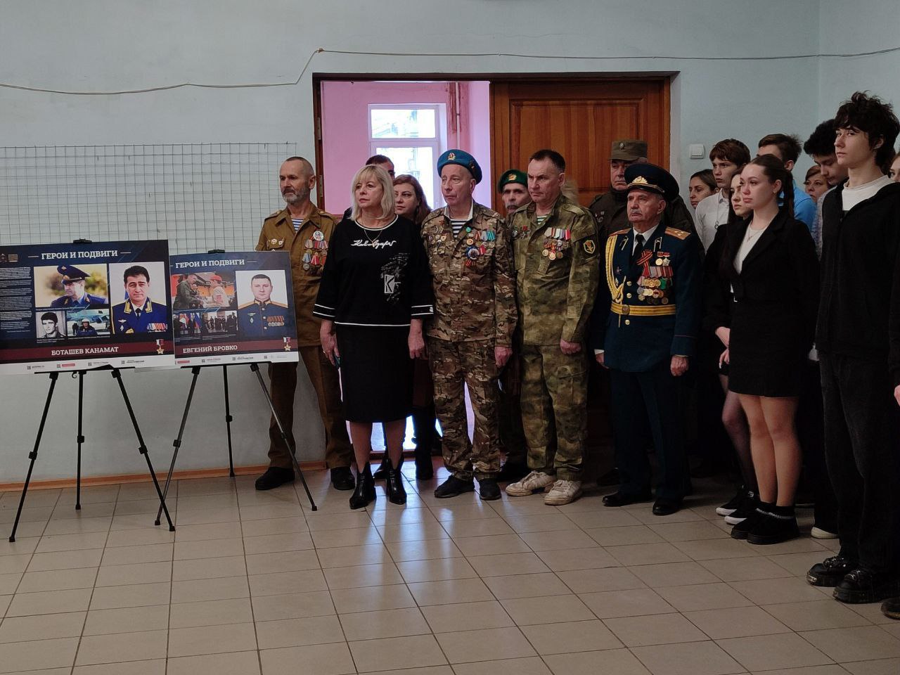 Выставка «Герои и подвиги: Мои земляки – Герои России» побывала в Красном Луче и Алчевске Выставка «Герои и подвиги: Мои земляки – Герои России» побывала в Красном Луче и Алчевске